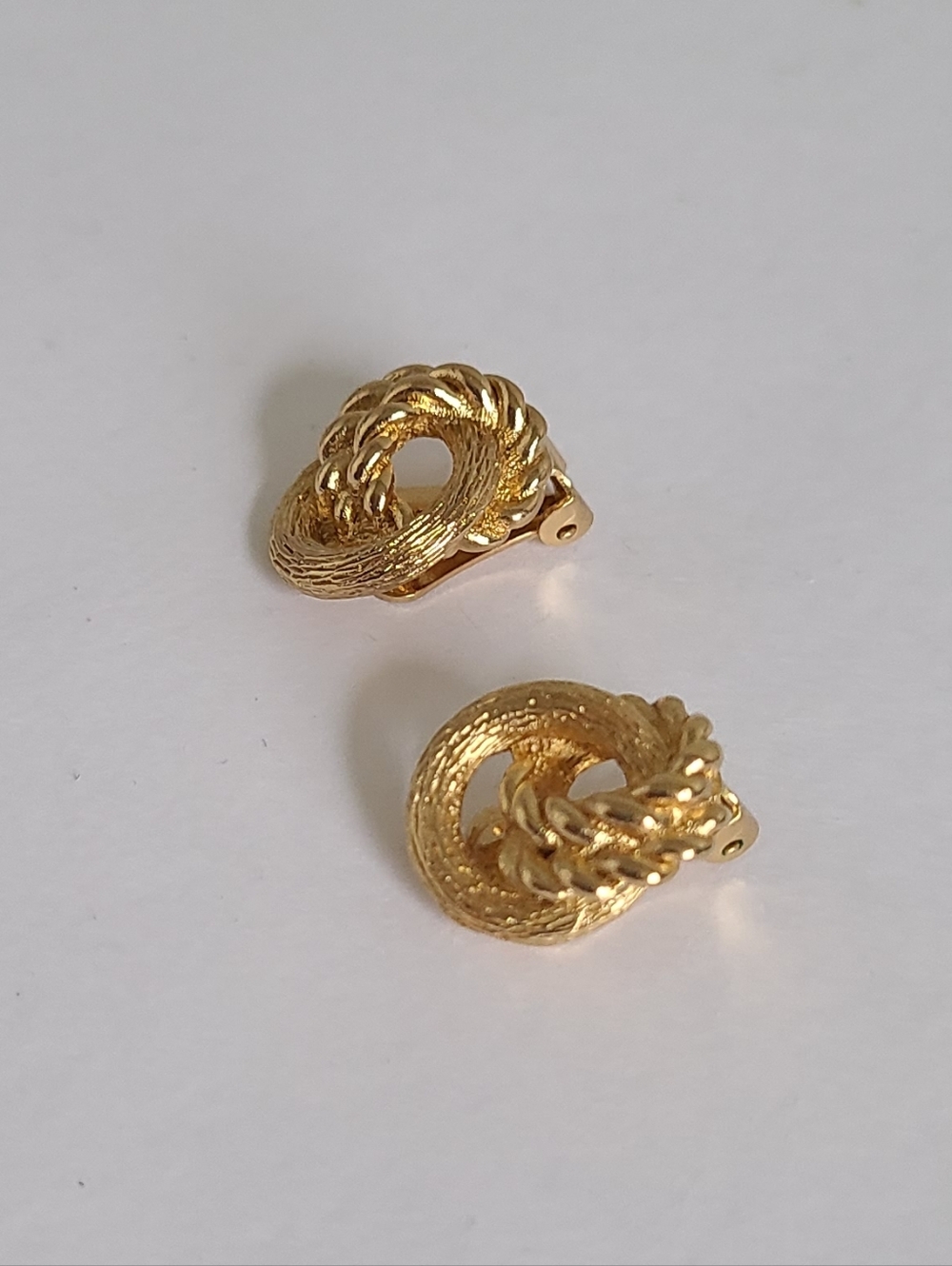 Vintage Christian Dior Luxury Gold Double Circle Rope Knot Chunky Stud Earrings - Picture 14 of 16